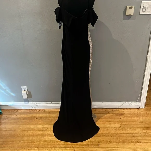 Xscape Evenings Faraj Side Beaded Cold Shoulder GownNWT